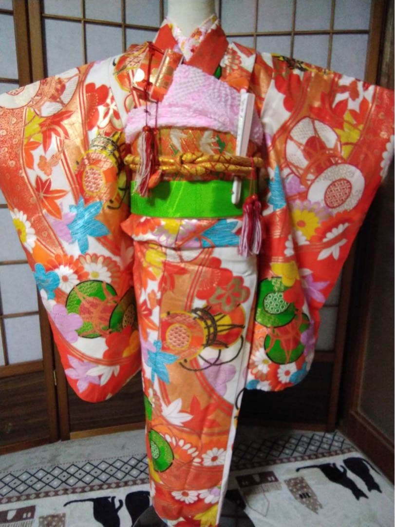 5歳から7歳向け・交織・レトロ着物のセットです