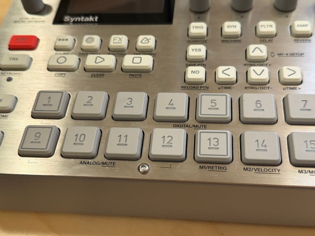 ELEKTRON Syntakt E25 RemixEdition シンセ