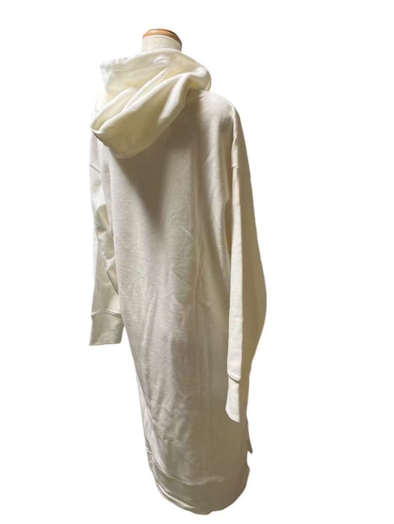 新品Lacoste ラコステフードワンピース　レディース　白トレーナーワンピース