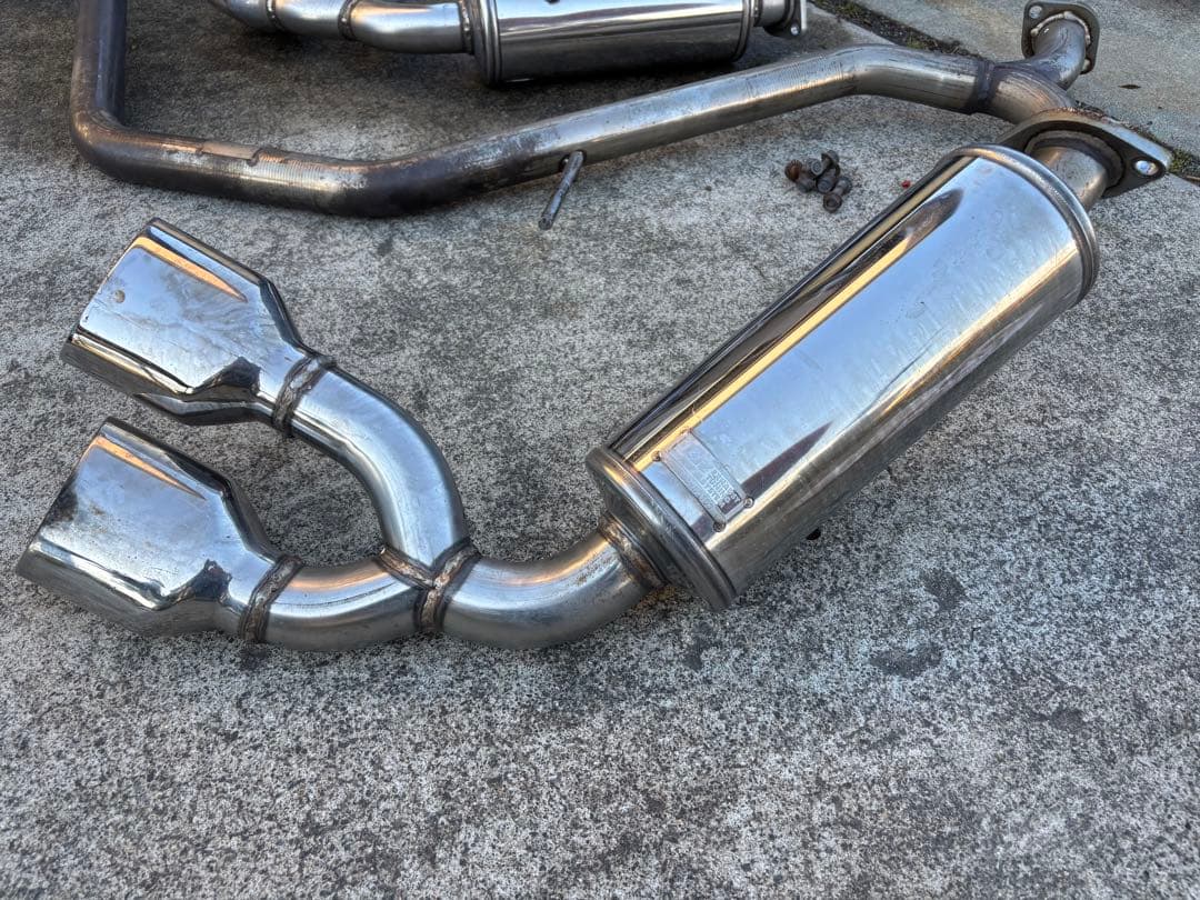 久保さんC-HR ブリッツ　ニュルスペック4本出しマフラー