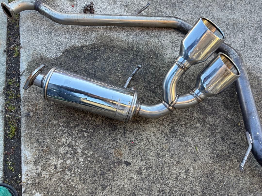 久保さんC-HR ブリッツ　ニュルスペック4本出しマフラー
