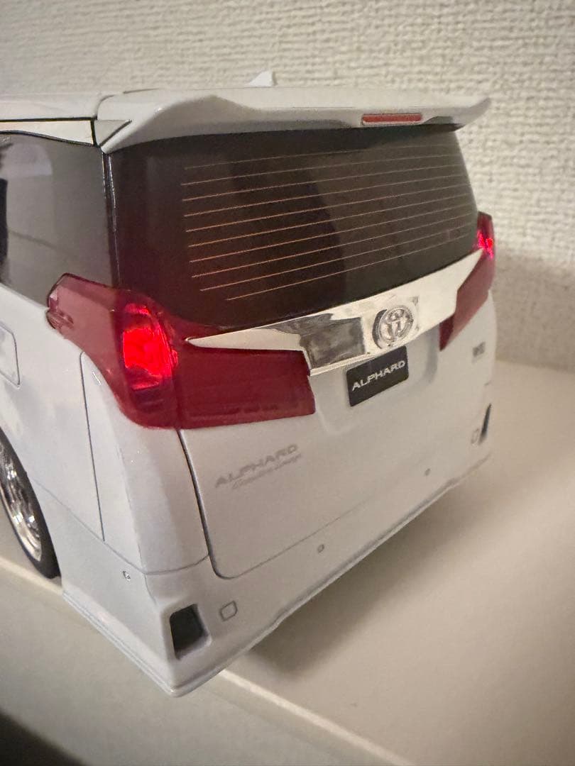 ブラック入荷！値下げ不可 トヨタ アルファード ミニカー 1/18 ホワイト