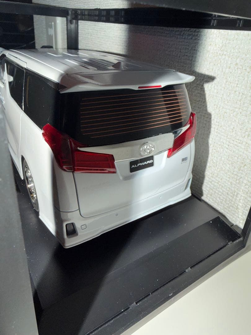 ブラック入荷！値下げ不可 トヨタ アルファード ミニカー 1/18 ホワイト