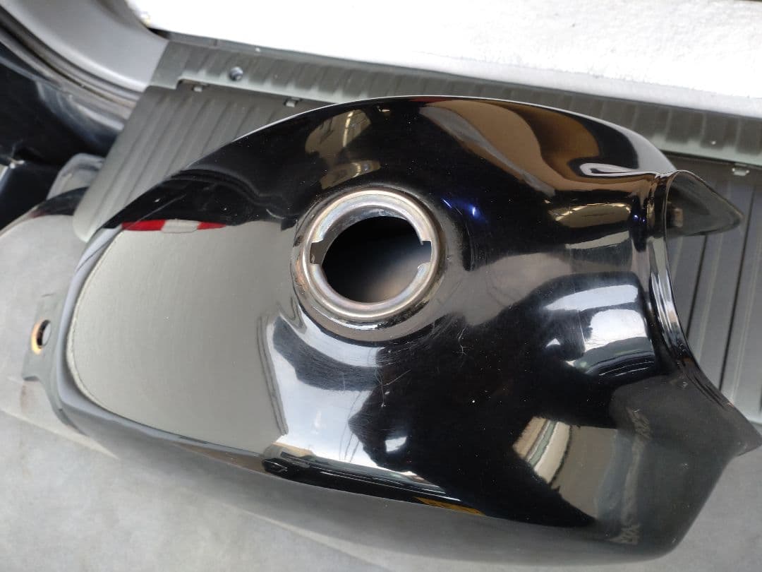 ftr223 燃料タンク　黒純正