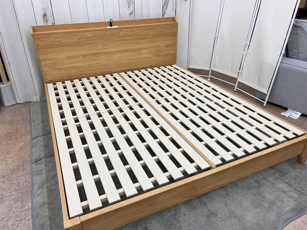 クイーンベッドフレーム