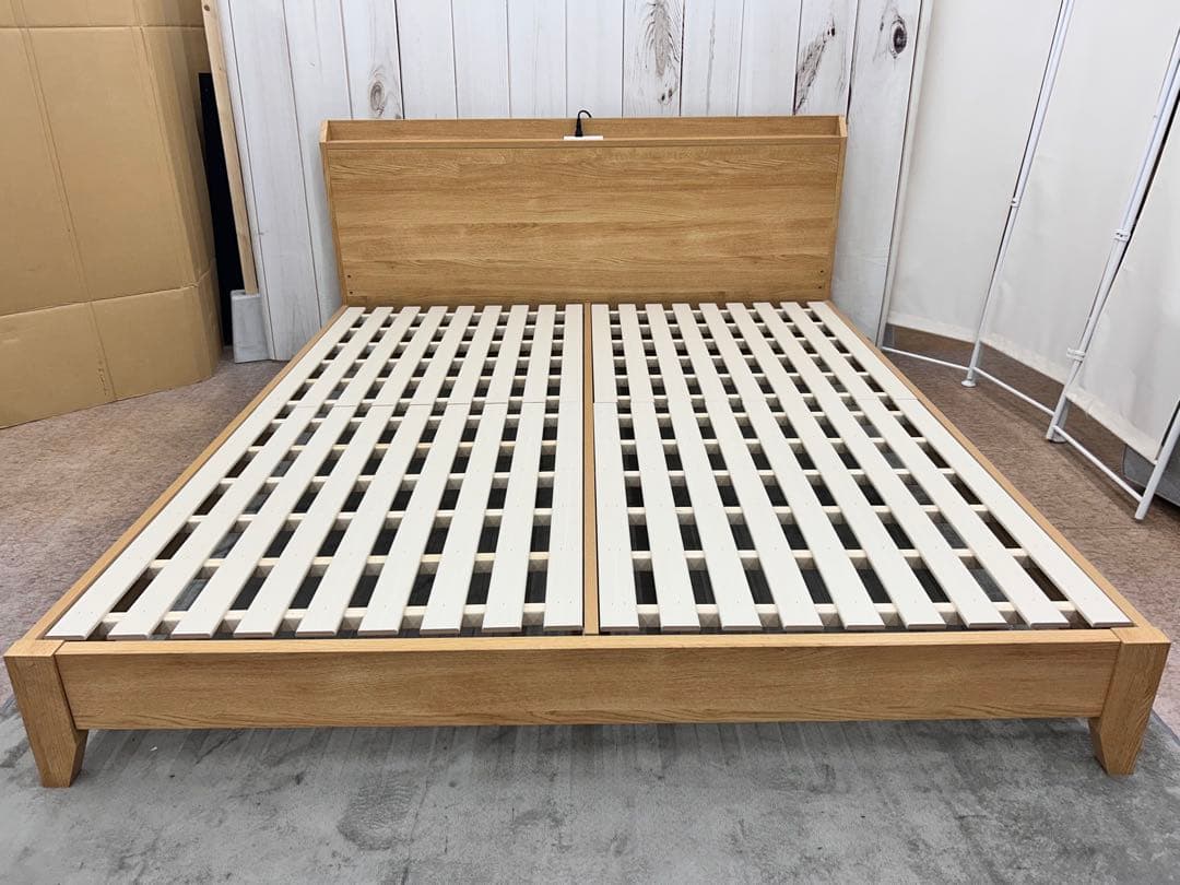 クイーンベッドフレーム
