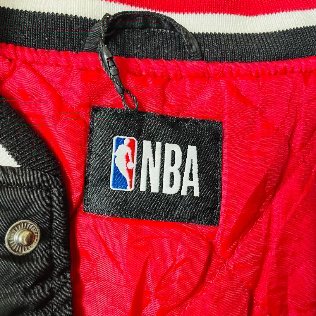 【超希少】NBAシカゴブルズ　スタジャン　ビックサイズXL ラビーン8 古着黒