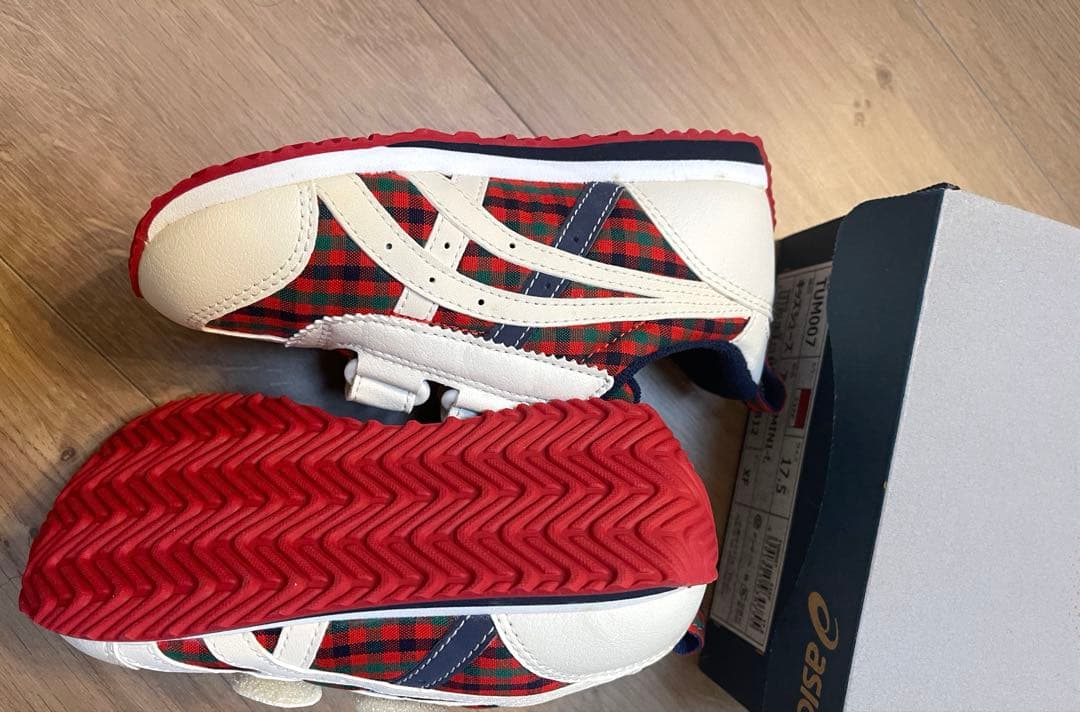 本日限定価格　新品　スニーカー〈アシックス × familiar〉　17.5cm