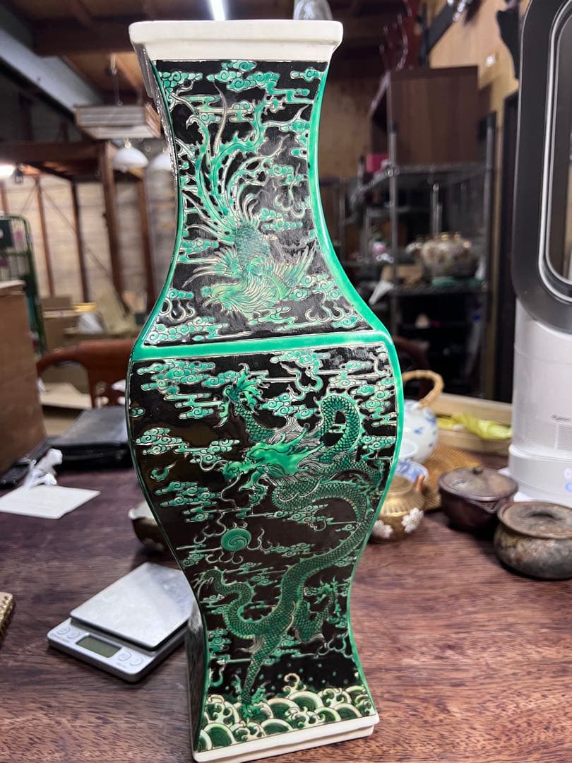 緑交趾 龍装飾の花瓶- 高さ42cm