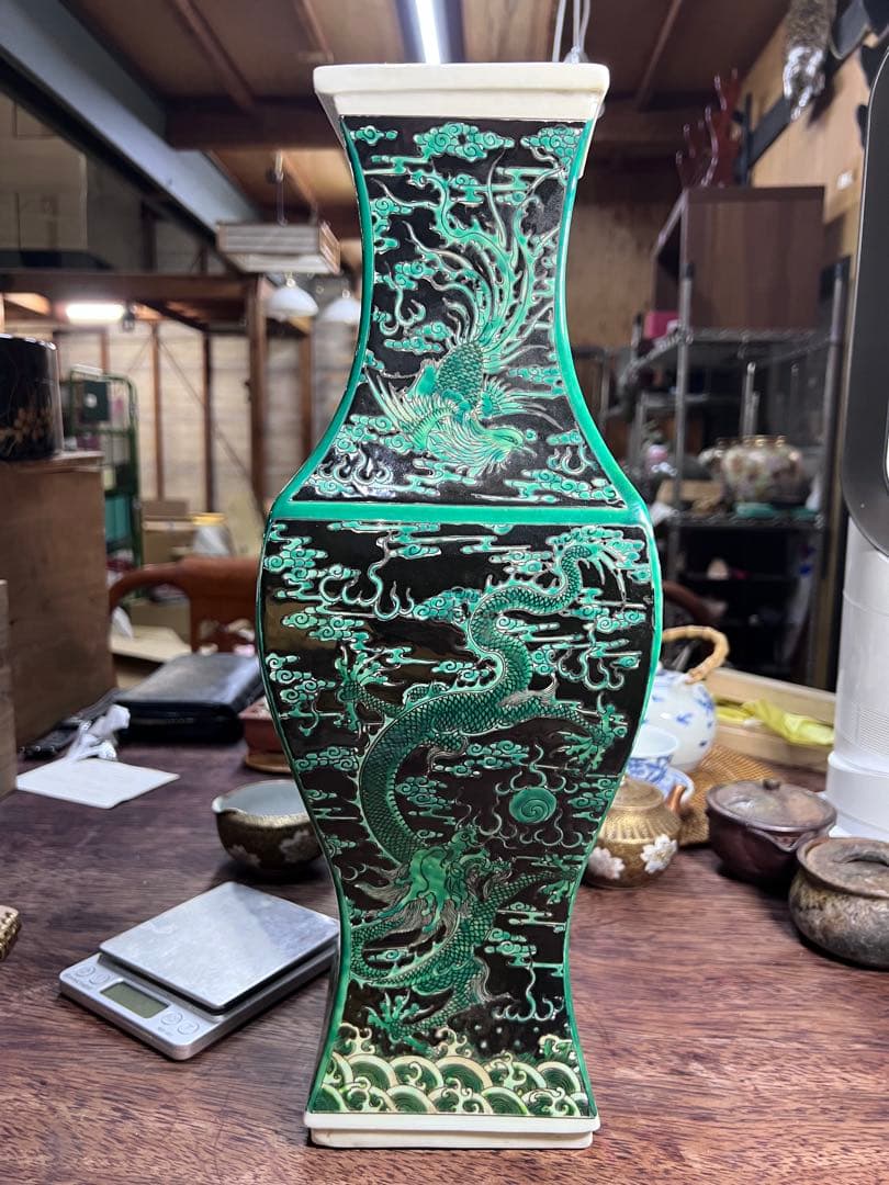 緑交趾 龍装飾の花瓶- 高さ42cm