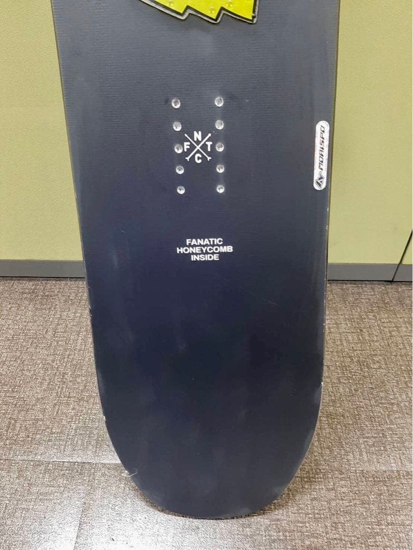 美品　FNTC　TNTR　153 cm　滑走ワックス済　スノーボード　グラトリ