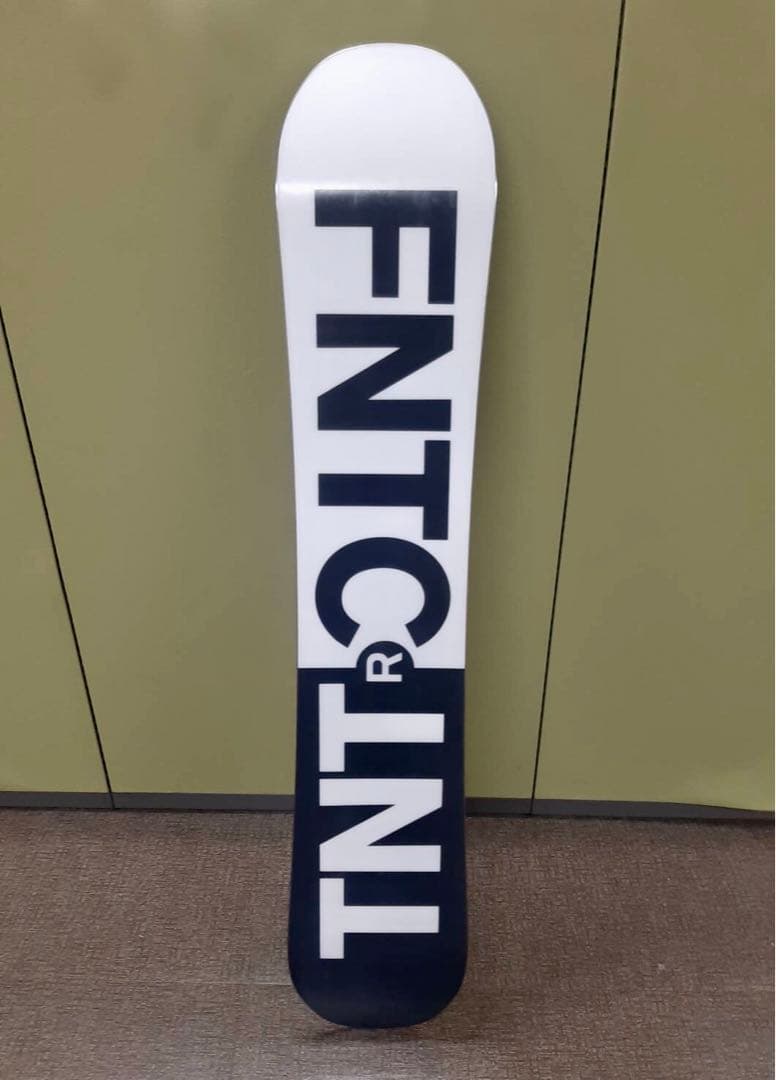 美品　FNTC　TNTR　153 cm　滑走ワックス済　スノーボード　グラトリ