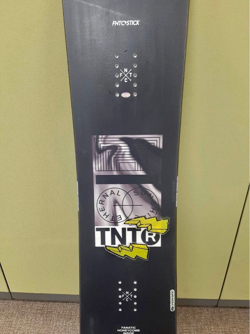 美品　FNTC　TNTR　153 cm　滑走ワックス済　スノーボード　グラトリ