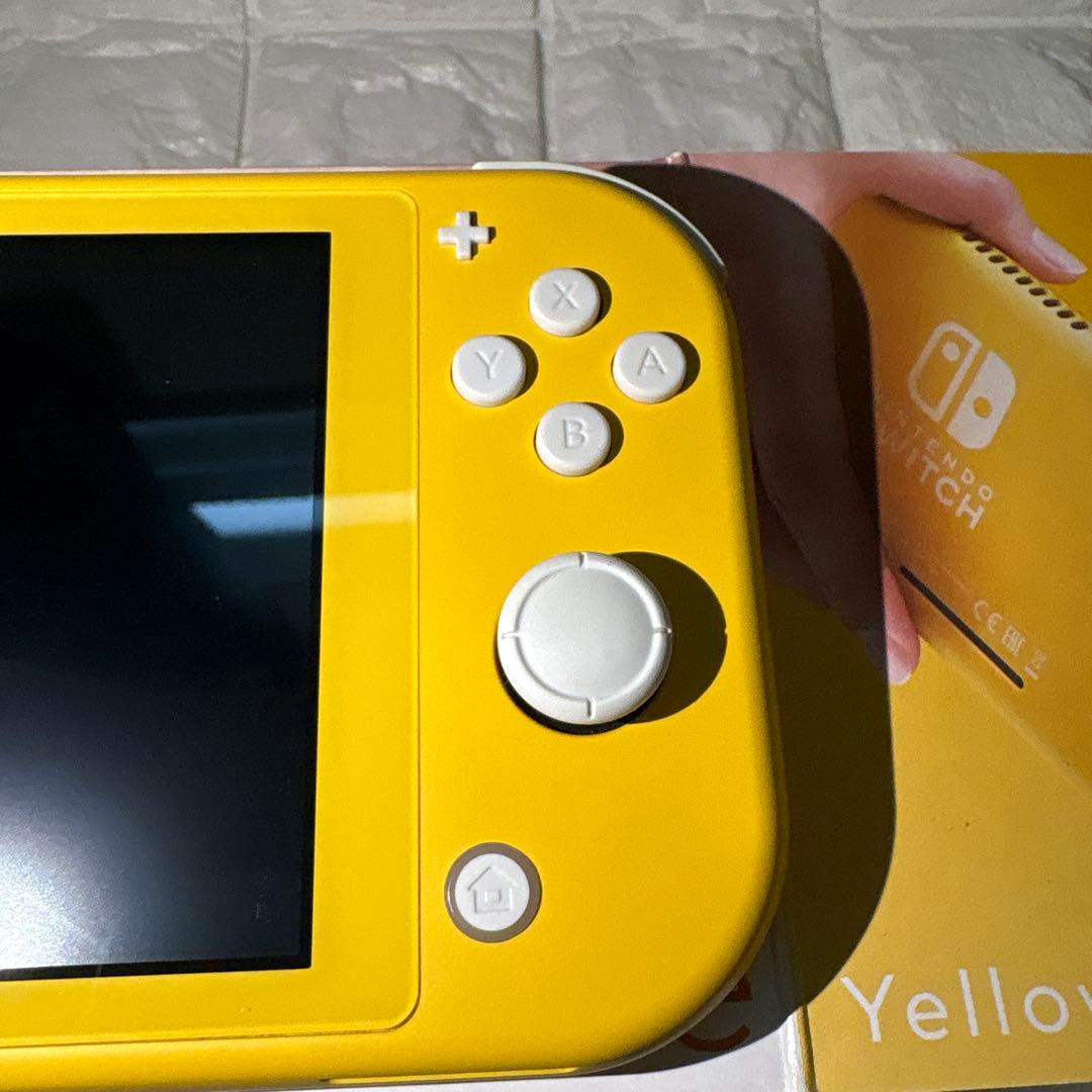 Nintendo Switch Lite イエロー　　　　　　2