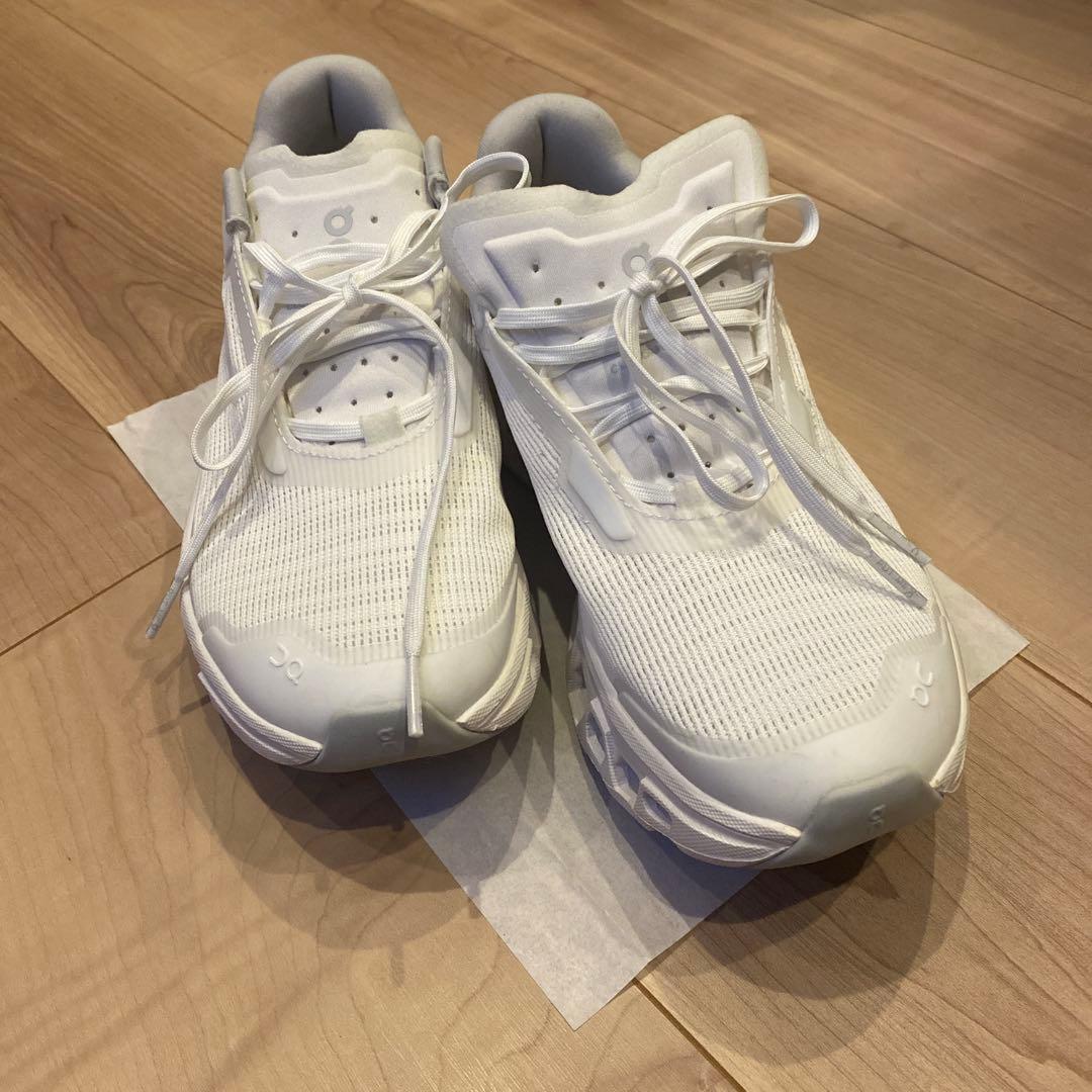 On Cloudmonster ホワイト スニーカー