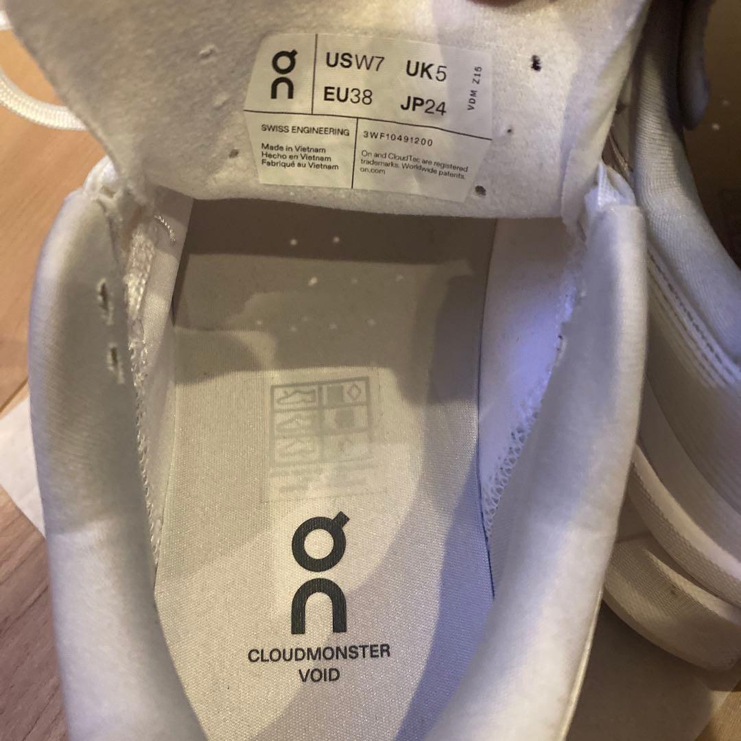 On Cloudmonster ホワイト スニーカー