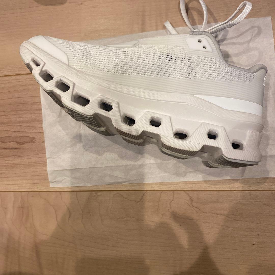 On Cloudmonster ホワイト スニーカー