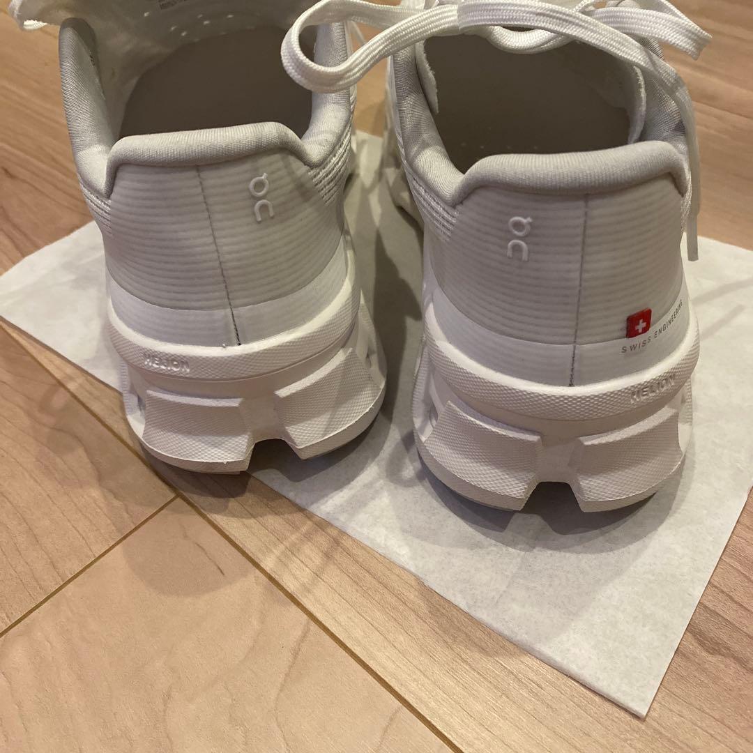 On Cloudmonster ホワイト スニーカー