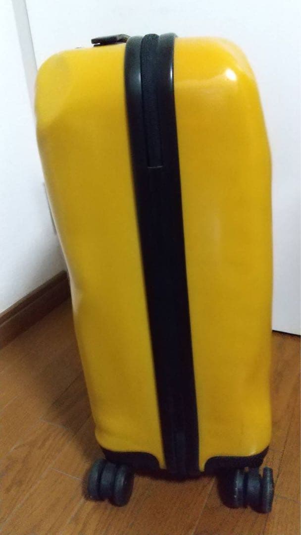 イタリア CRASH BAGGAGEのイエローのキャリーケース