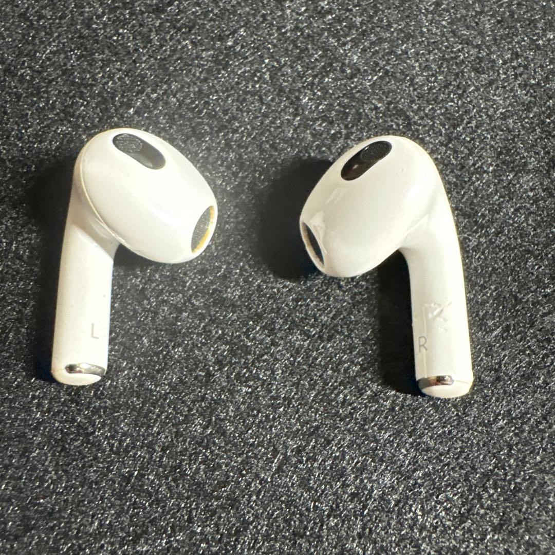 AirPods 第3世代 Apple 正規品 ケース付き 動作確認済　美品