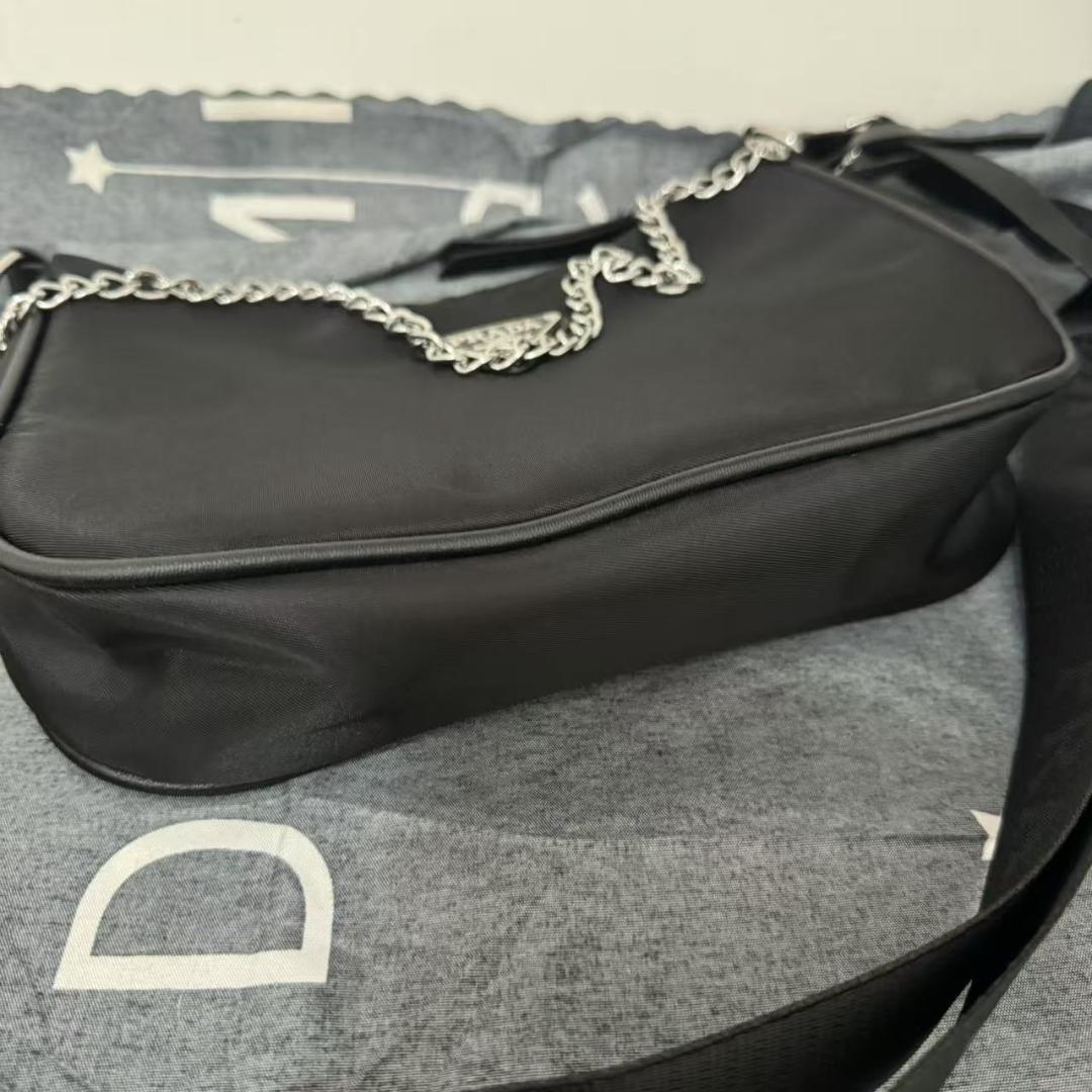 PRADA ブラック ショルダーバッグ@2