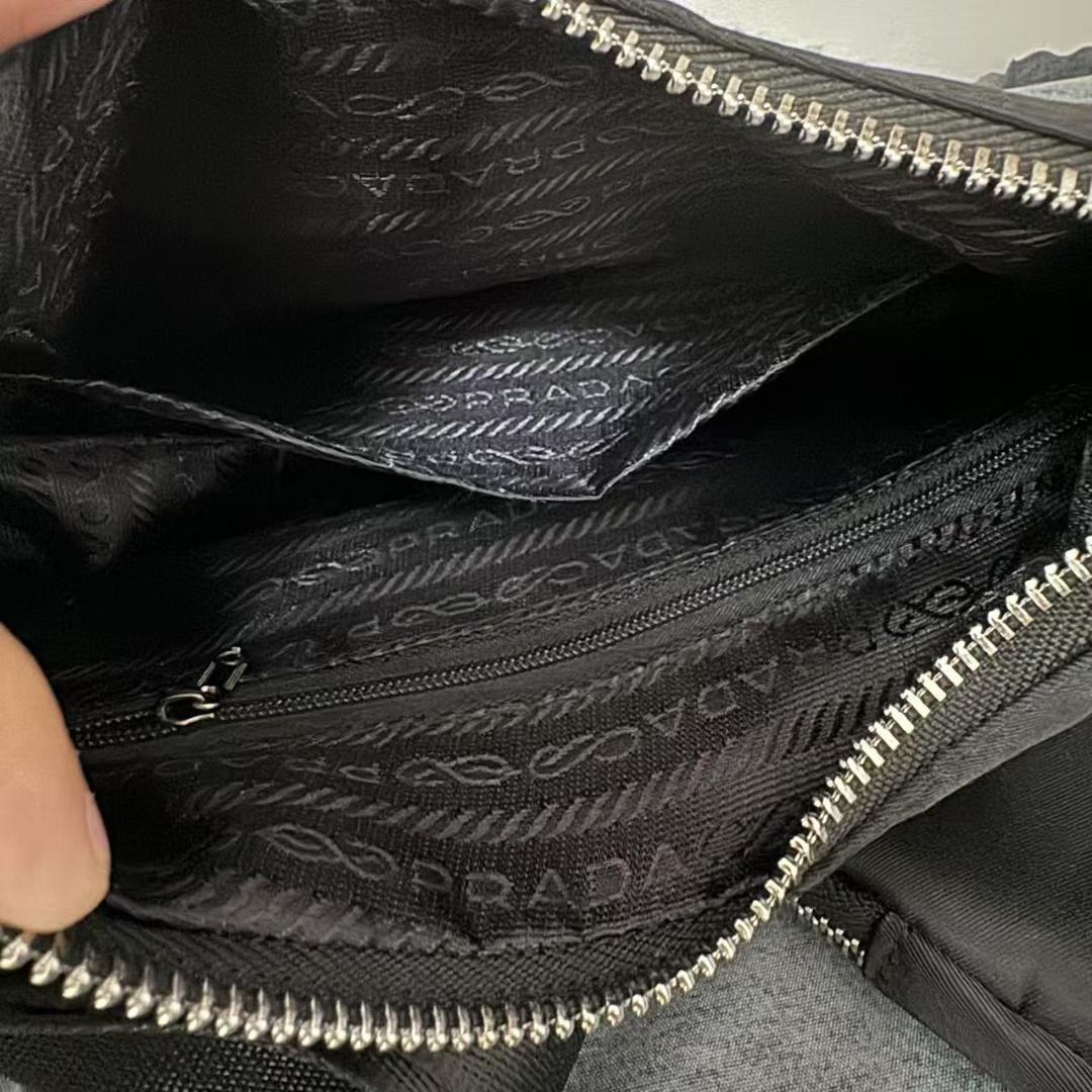 PRADA ブラック ショルダーバッグ@2