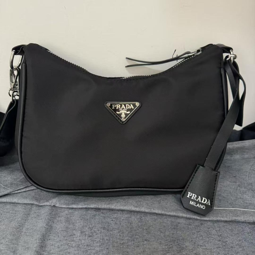 PRADA ブラック ショルダーバッグ@2