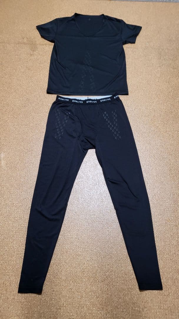 RELIVE Mサイズ ブラック VネックTシャツとレギンスセット