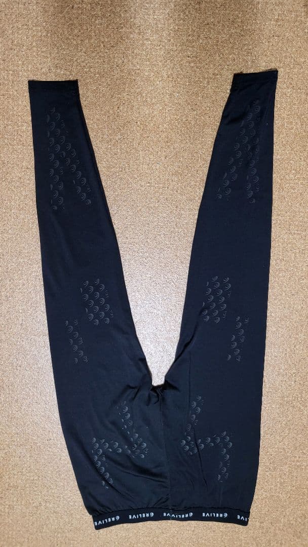 RELIVE Mサイズ ブラック VネックTシャツとレギンスセット