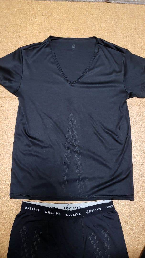 RELIVE Mサイズ ブラック VネックTシャツとレギンスセット
