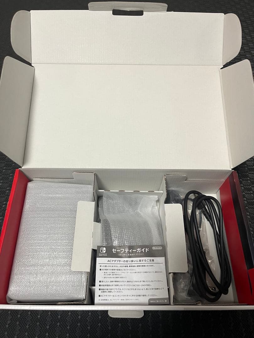 Nintendo Switch 本体 Joy-Con付き　ほぼ未使用