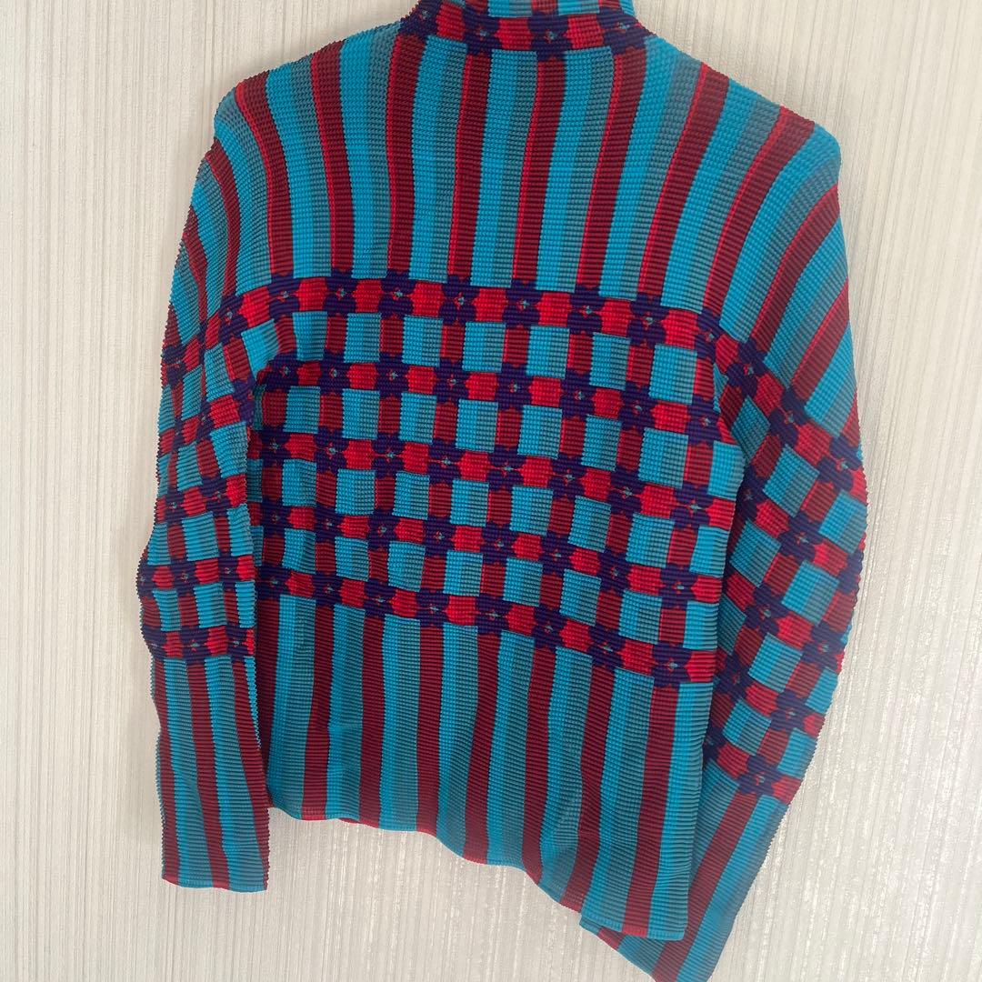 ISSEY MIYAKE me 青・赤・紫ストライプ　カットソー