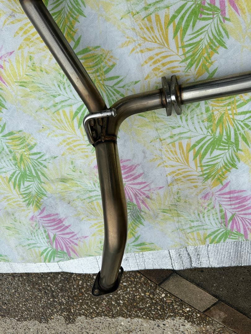 ガナドール4本だしマフラー 30プリウスモデリスタ