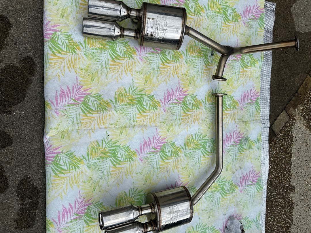 ガナドール4本だしマフラー 30プリウスモデリスタ