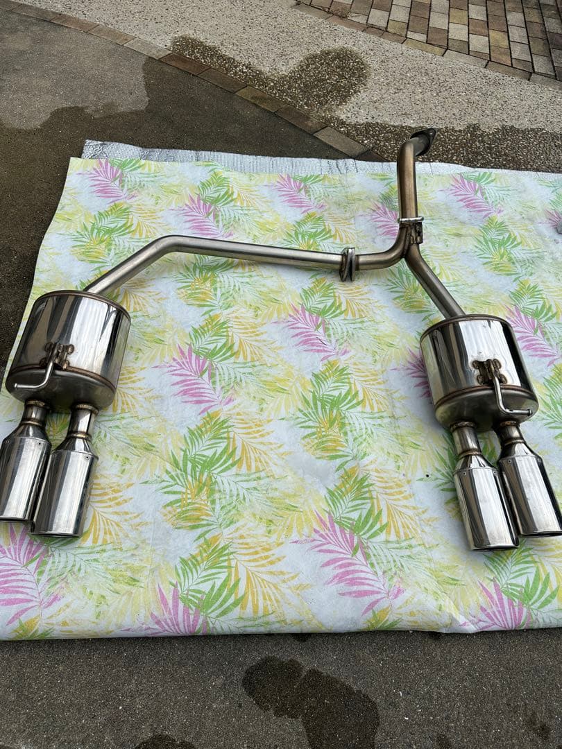 ガナドール4本だしマフラー 30プリウスモデリスタ