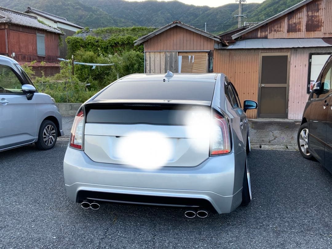 ガナドール4本だしマフラー 30プリウスモデリスタ