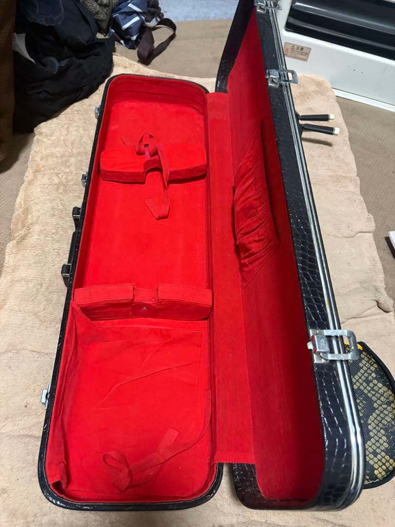 三線 本体 ケース付き　本、木製ウマ、消音ウマ、替弦2本付き、カラクイ付き