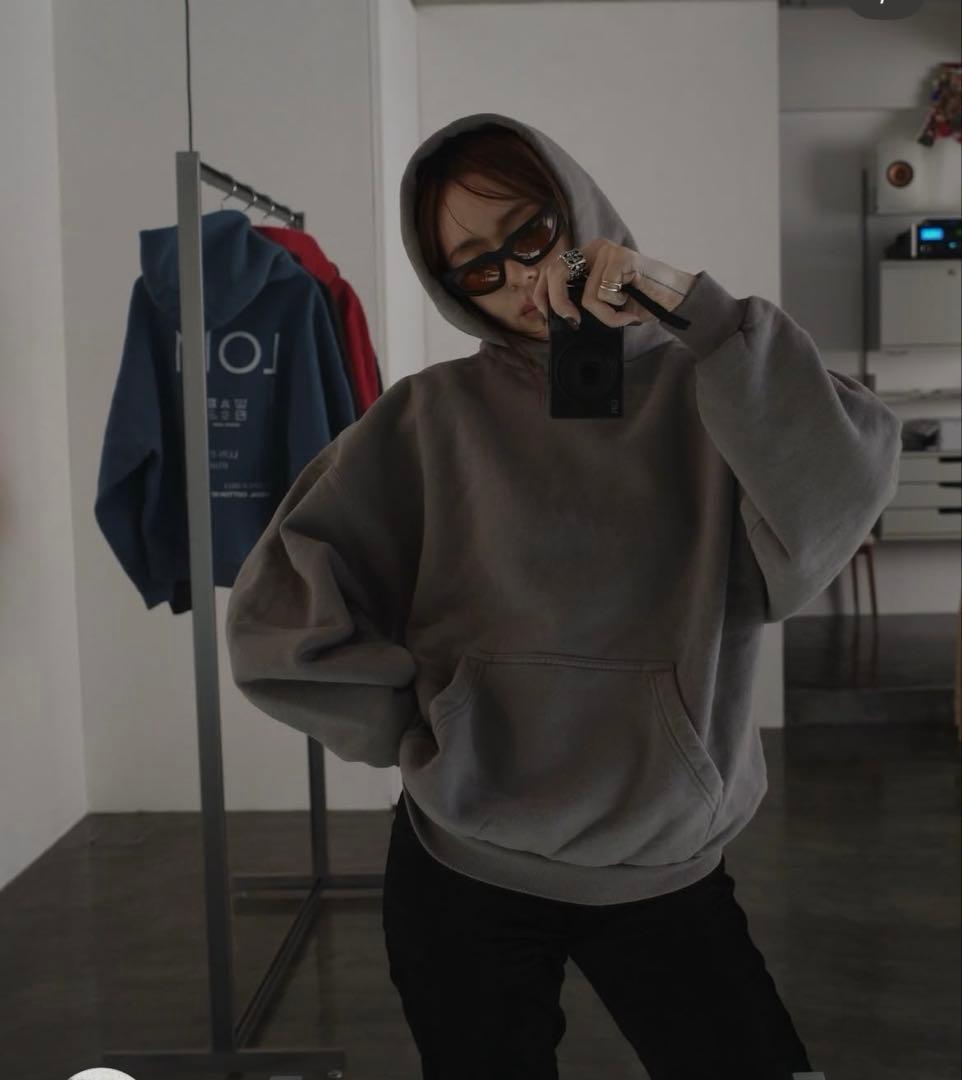LON 舘かおりさん　TWO SIDE HOODIE