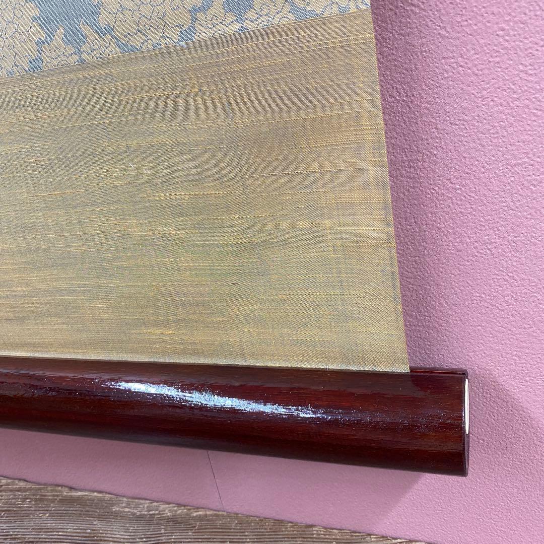 美品 掛け軸 国井柳甫作 金地 鷹に梅図 共箱 太巻き付 縁起物 厄除け