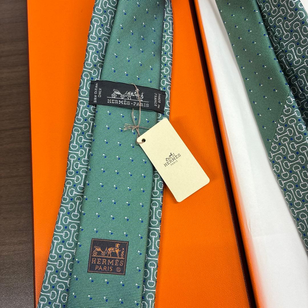 HERMES 緑色 パターン ネクタイ