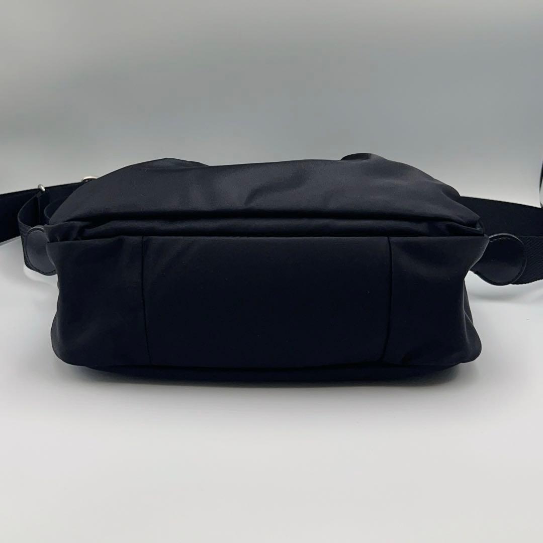 美品✨agnes b.アニエスベー　ナイロン　ショルダーバッグ　黒　ブラック