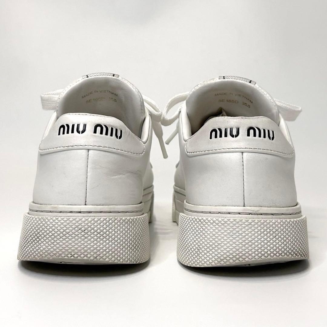 ミュウミュウ　レザースニーカー　22.5cm白　ホワイト　ロゴプレート　35.5