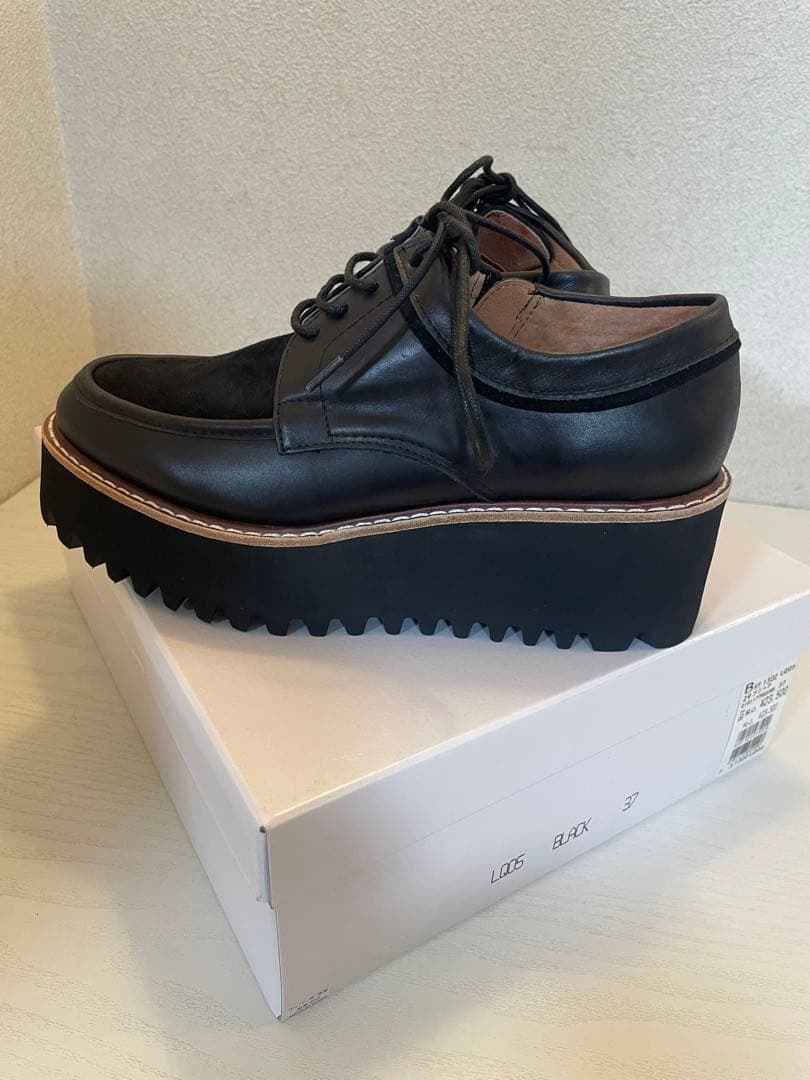 ラディエイト厚底　ソール　レザーシューズ ブラック　23.5cm