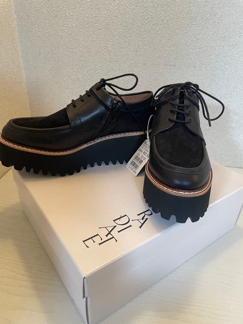 ラディエイト厚底　ソール　レザーシューズ ブラック　23.5cm