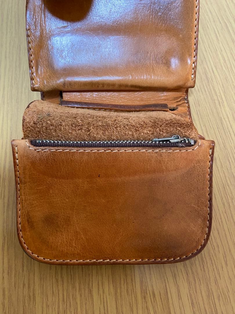 明日までの限定値下げです！レッドムーン　REDMOON 二つ折り財布