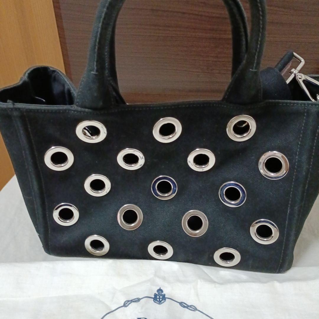 P*e様 PRADA ブラック アイレットショルダーバッグ