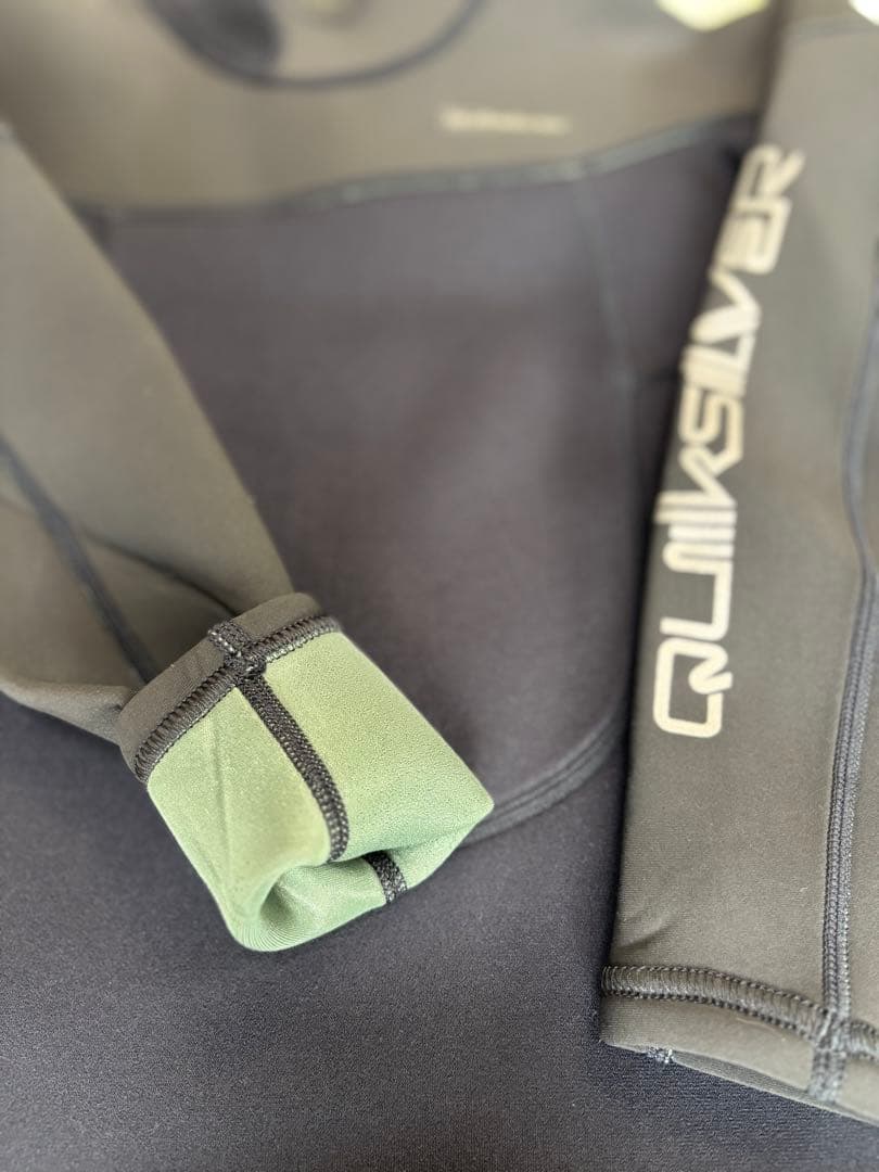 QUIKSILVER クイックシルバー ウェットスーツ キッズ　140 新品