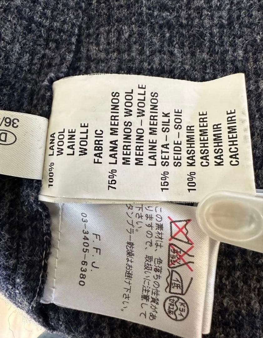 ファビアナフィリッピ　エレガントなレザーバックル付き