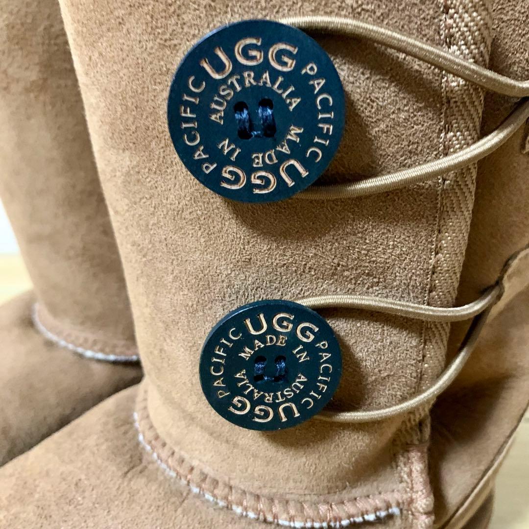 ジェイ★　25.5㎝ UGGムートンブーツ ベージュ ♪ボタン付きフワモコ