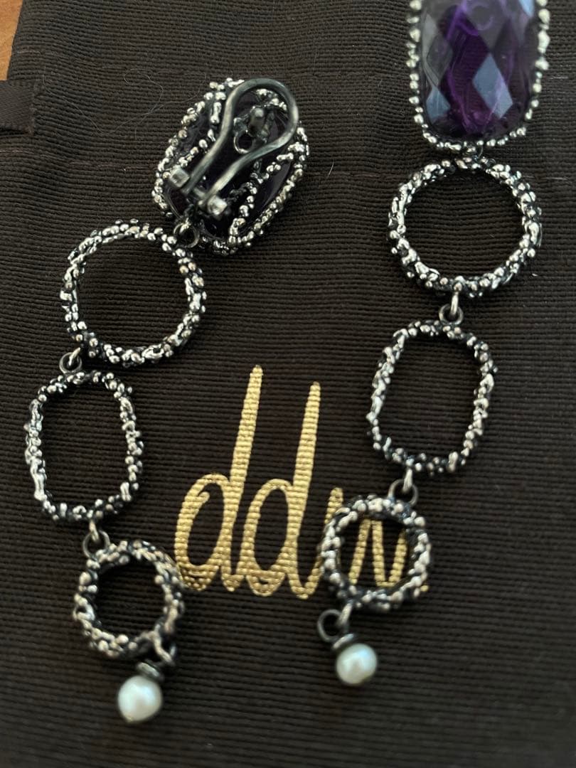 ダニエラ・デ・マルキ　ピアス